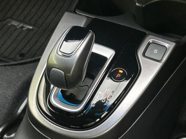 フィットハイブリッド ハイブリッド・Ｓホンダセンシング　新品タイヤ／保証書／純正　メモリーナビ／ホンダセンシング／車線逸脱防止支援システム／ヘッドランプ　ＬＥＤ／ＵＳＢジャック／Ｂｌｕｅｔｏｏｔｈ接続／ＥＴＣ／横滑り防止装置／クルーズコントロール（17枚目）