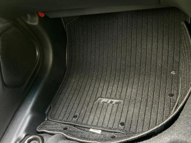 フィットハイブリッド ハイブリッド・Ｓホンダセンシング　新品タイヤ／保証書／純正　メモリーナビ／ホンダセンシング／車線逸脱防止支援システム／ヘッドランプ　ＬＥＤ／ＵＳＢジャック／Ｂｌｕｅｔｏｏｔｈ接続／ＥＴＣ／横滑り防止装置／クルーズコントロール（32枚目）