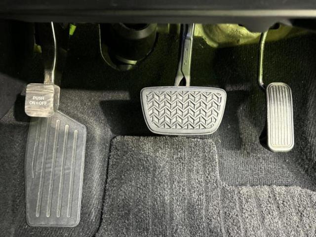 CT CT200h 新品タイヤ/純正 SDナビ/シートヒーター 前席/USBジャック/Bluetooth接続/ETC/EBD付ABS/横滑り防止装置/アイドリングストップ/バックモニター/フルセグTV/DVD DVD再生(32枚目)