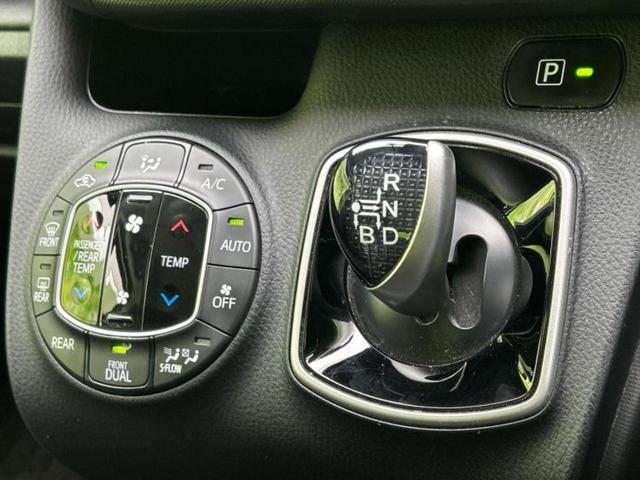 ノア ハイブリッドX 新品タイヤ/保証書/純正 9インチ SDナビ/衝突安全装置/電動スライドドア/車線逸脱防止支援システム/ドライブレコーダー 純正/ヘッドランプ LED/Bluetooth接続/ETC バックカメラ(16枚目)