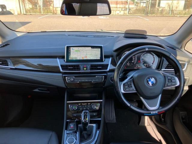 ２シリーズ ２１８ｄアクティブツアラーラグジュアリー　新品タイヤ／保証書／純正　ＳＤナビ／衝突安全装置／シートヒーター　前席／車線逸脱防止支援システム／シート　フルレザー／電動バックドア／ヘッドランプ　ＬＥＤ／ＵＳＢジャック／Ｂｌｕｅｔｏｏｔｈ接続（4枚目）