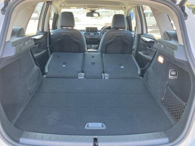 ２シリーズ ２１８ｄアクティブツアラーラグジュアリー　新品タイヤ／保証書／純正　ＳＤナビ／衝突安全装置／シートヒーター　前席／車線逸脱防止支援システム／シート　フルレザー／電動バックドア／ヘッドランプ　ＬＥＤ／ＵＳＢジャック／Ｂｌｕｅｔｏｏｔｈ接続（7枚目）