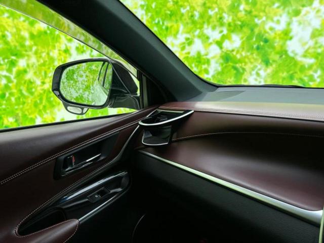 ハリアー プレミアム　保証書／純正　９インチ　ＳＤナビ／車線逸脱防止支援システム／シート　ハーフレザー／電動バックドア／ヘッドランプ　ＬＥＤ／ＥＴＣ／ＥＢＤ付ＡＢＳ／横滑り防止装置／アイドリングストップ／フルセグＴＶ（28枚目）