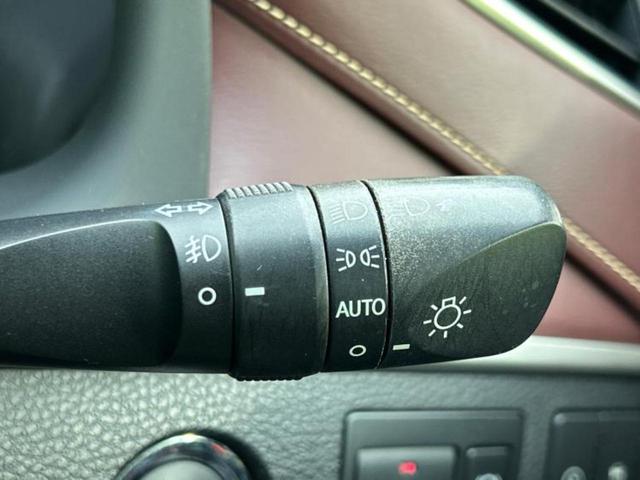 ハリアー プレミアム　保証書／純正　９インチ　ＳＤナビ／車線逸脱防止支援システム／シート　ハーフレザー／電動バックドア／ヘッドランプ　ＬＥＤ／ＥＴＣ／ＥＢＤ付ＡＢＳ／横滑り防止装置／アイドリングストップ／フルセグＴＶ（31枚目）