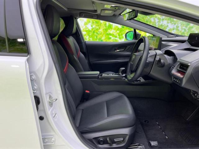 プリウス ４ＷＤ　Ｚ　新品タイヤ／ガラスルーフ／保証書／純正　１１．６インチ　ＳＤナビ／デジタルインナーミラー／衝突安全装置／エアーシート　前席／全方位モニター／車線逸脱防止支援システム／シート　合皮　衝突被害軽減システム（4枚目）