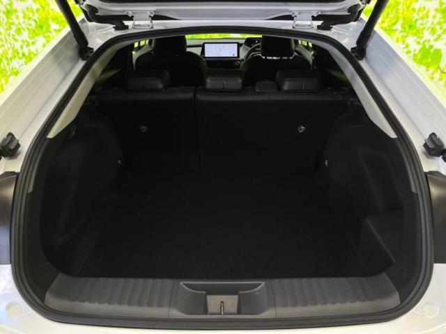 プリウス ４ＷＤ　Ｚ　新品タイヤ／ガラスルーフ／保証書／純正　１１．６インチ　ＳＤナビ／デジタルインナーミラー／衝突安全装置／エアーシート　前席／全方位モニター／車線逸脱防止支援システム／シート　合皮　衝突被害軽減システム（8枚目）