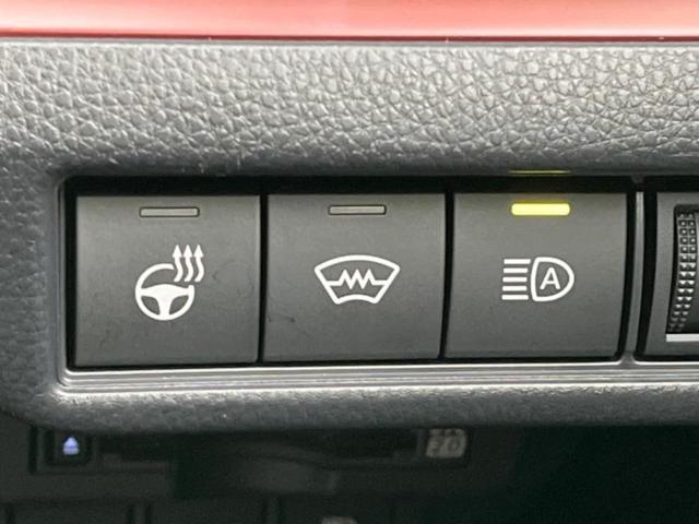 プリウス ４ＷＤ　Ｚ　新品タイヤ／ガラスルーフ／保証書／純正　１１．６インチ　ＳＤナビ／デジタルインナーミラー／衝突安全装置／エアーシート　前席／全方位モニター／車線逸脱防止支援システム／シート　合皮　衝突被害軽減システム（14枚目）