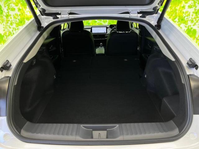 プリウス ４ＷＤ　Ｚ　新品タイヤ／ガラスルーフ／保証書／純正　１１．６インチ　ＳＤナビ／デジタルインナーミラー／衝突安全装置／エアーシート　前席／全方位モニター／車線逸脱防止支援システム／シート　合皮　衝突被害軽減システム（19枚目）