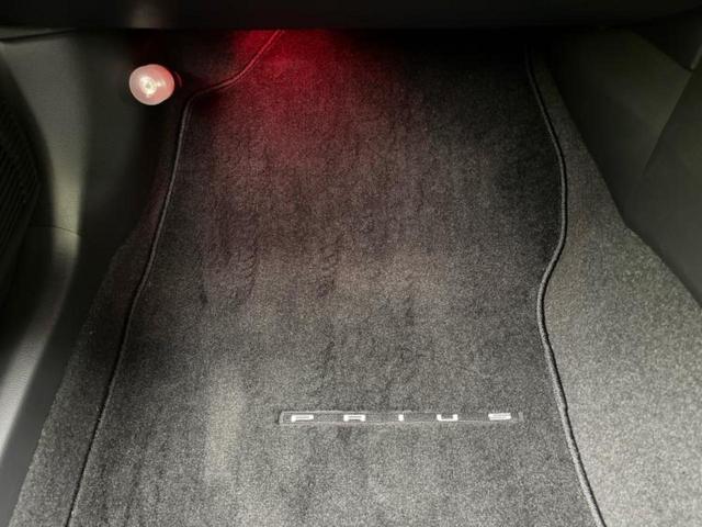 プリウス ４ＷＤ　Ｚ　新品タイヤ／ガラスルーフ／保証書／純正　１１．６インチ　ＳＤナビ／デジタルインナーミラー／衝突安全装置／エアーシート　前席／全方位モニター／車線逸脱防止支援システム／シート　合皮　衝突被害軽減システム（36枚目）