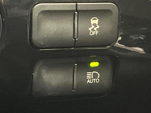 プリウス Ｓツーリングセレクション　新品タイヤ／保証書／純正　９インチ　ＳＤナビ／シートヒーター／シート　合皮／ヘッドランプ　ＬＥＤ／ＥＴＣ／ＥＢＤ付ＡＢＳ／横滑り防止装置／アイドリングストップ／地上波デジタルチューナー　記録簿（16枚目）