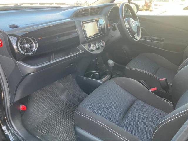 ヴィッツ Ｆセーフティエディション　新品タイヤ／保証書／純正　ＳＤナビ／衝突安全装置／車線逸脱防止支援システム／ドライブレコーダー　社外／ヘッドランプ　ＬＥＤ／Ｂｌｕｅｔｏｏｔｈ接続／ＥＢＤ付ＡＢＳ／横滑り防止装置／バックモニター（5枚目）