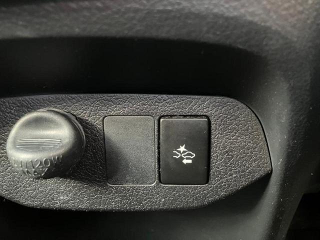 ヴィッツ Ｆセーフティエディション　新品タイヤ／保証書／純正　ＳＤナビ／衝突安全装置／車線逸脱防止支援システム／ドライブレコーダー　社外／ヘッドランプ　ＬＥＤ／Ｂｌｕｅｔｏｏｔｈ接続／ＥＢＤ付ＡＢＳ／横滑り防止装置／バックモニター（16枚目）