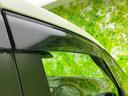 WECARSの展示場では実際に見て、触ってお車をお選びいただけます!知識の豊富な営業スタッフが様々なカーライフをご提案いたします!