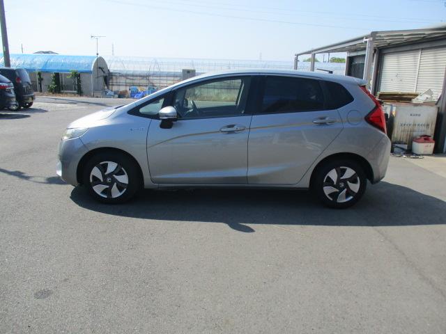 フィットハイブリッド Ｆパッケージ　ワンオーナー．純正ナビ．バックカメラ．スマートキー．ＥＴＣ．ＬＥＤヘッドライト（6枚目）