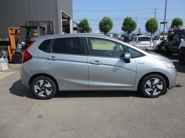 フィットハイブリッド Ｆパッケージ　ワンオーナー．純正ナビ．バックカメラ．スマートキー．ＥＴＣ．ＬＥＤヘッドライト（11枚目）