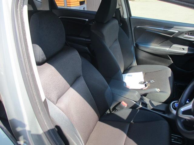 フィットハイブリッド Ｆパッケージ　ワンオーナー．純正ナビ．バックカメラ．スマートキー．ＥＴＣ．ＬＥＤヘッドライト（20枚目）