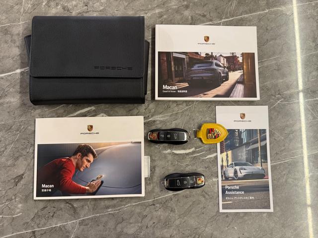 マカン マカンＳ　右Ｈ　スポーツエグゾースト　ＰＤＬＳヘッドライト　２０インチｔｕｒｂｏｂｌａｃｋＡＷ　ＢＯＳＥ　黒皮シート　シートヒーター　アダプティブクルーズコントロール　　ＯＰフルセグＴＶ　ＤＶＤ（2枚目）