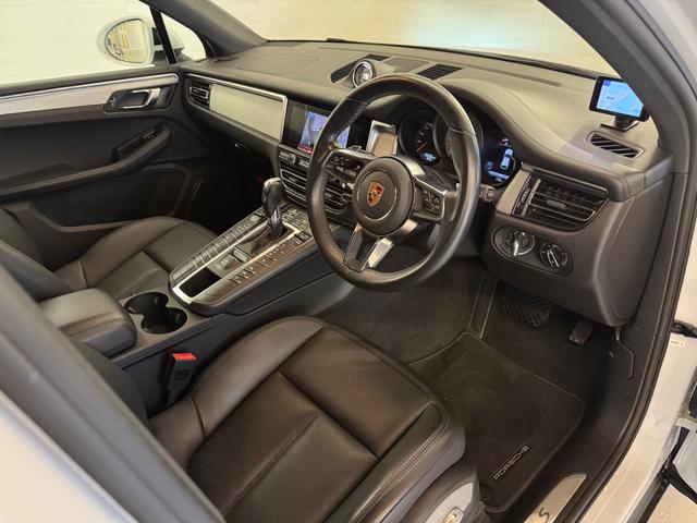 マカン マカンＳ　右Ｈ　スポーツエグゾースト　ＰＤＬＳヘッドライト　２０インチｔｕｒｂｏｂｌａｃｋＡＷ　ＢＯＳＥ　黒皮シート　シートヒーター　アダプティブクルーズコントロール　　ＯＰフルセグＴＶ　ＤＶＤ（3枚目）