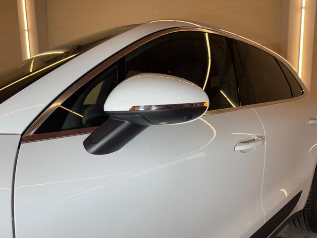 マカン マカンＳ　右Ｈ　スポーツエグゾースト　ＰＤＬＳヘッドライト　２０インチｔｕｒｂｏｂｌａｃｋＡＷ　ＢＯＳＥ　黒皮シート　シートヒーター　アダプティブクルーズコントロール　　ＯＰフルセグＴＶ　ＤＶＤ（4枚目）