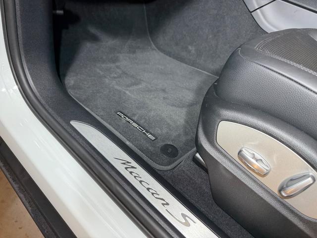 マカン マカンＳ　右Ｈ　スポーツエグゾースト　ＰＤＬＳヘッドライト　２０インチｔｕｒｂｏｂｌａｃｋＡＷ　ＢＯＳＥ　黒皮シート　シートヒーター　アダプティブクルーズコントロール　　ＯＰフルセグＴＶ　ＤＶＤ（34枚目）