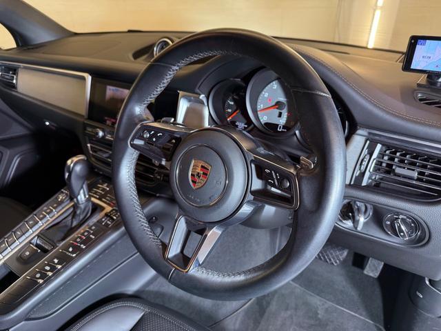 マカン マカンＳ　右Ｈ　スポーツエグゾースト　ＰＤＬＳヘッドライト　２０インチｔｕｒｂｏｂｌａｃｋＡＷ　ＢＯＳＥ　黒皮シート　シートヒーター　アダプティブクルーズコントロール　　ＯＰフルセグＴＶ　ＤＶＤ（44枚目）