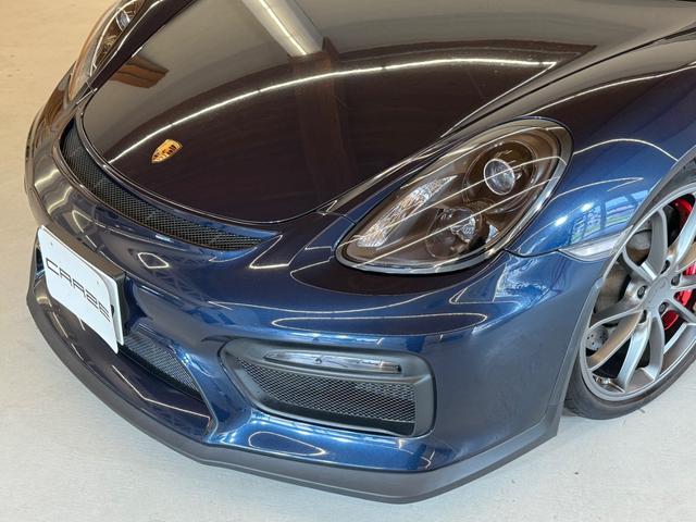 ケイマン ＧＴ４　右Ｈ　禁煙車　ポルシェ保証２０２７年４月　クラブスポーツＰＫＧ　スポーツクロノＰＫＧ　スポーツエグゾースト　ＰＣ記録簿　専用カーボンバケットシート　アルカンターラルーフライナー　ダークブルーメタリック（6枚目）