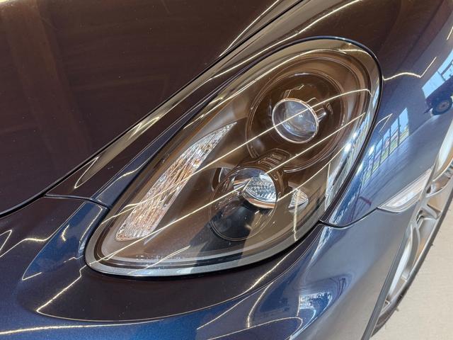 ケイマン ＧＴ４　右Ｈ　禁煙車　ポルシェ保証２０２７年４月　クラブスポーツＰＫＧ　スポーツクロノＰＫＧ　スポーツエグゾースト　ＰＣ記録簿　専用カーボンバケットシート　アルカンターラルーフライナー　ダークブルーメタリック（7枚目）
