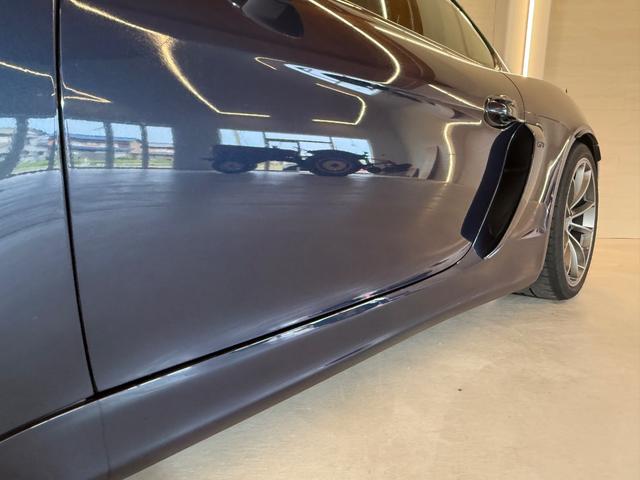 ケイマン ＧＴ４　右Ｈ　禁煙車　ポルシェ保証２０２７年４月　クラブスポーツＰＫＧ　スポーツクロノＰＫＧ　スポーツエグゾースト　ＰＣ記録簿　専用カーボンバケットシート　アルカンターラルーフライナー　ダークブルーメタリック（11枚目）