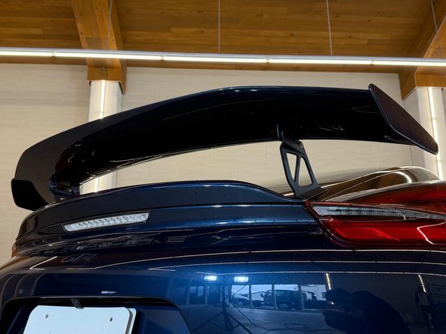 ケイマン ＧＴ４　右Ｈ　禁煙車　ポルシェ保証２０２７年４月　クラブスポーツＰＫＧ　スポーツクロノＰＫＧ　スポーツエグゾースト　ＰＣ記録簿　専用カーボンバケットシート　アルカンターラルーフライナー　ダークブルーメタリック（21枚目）