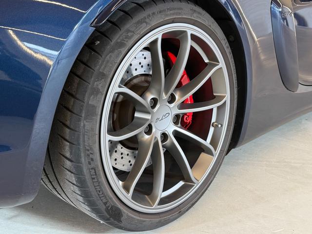ケイマン ＧＴ４　右Ｈ　禁煙車　ポルシェ保証２０２７年４月　クラブスポーツＰＫＧ　スポーツクロノＰＫＧ　スポーツエグゾースト　ＰＣ記録簿　専用カーボンバケットシート　アルカンターラルーフライナー　ダークブルーメタリック（23枚目）
