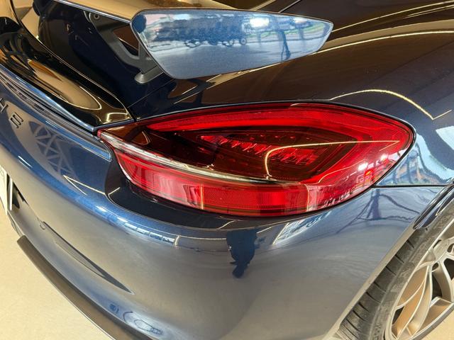 ケイマン ＧＴ４　右Ｈ　禁煙車　ポルシェ保証２０２７年４月　クラブスポーツＰＫＧ　スポーツクロノＰＫＧ　スポーツエグゾースト　ＰＣ記録簿　専用カーボンバケットシート　アルカンターラルーフライナー　ダークブルーメタリック（28枚目）