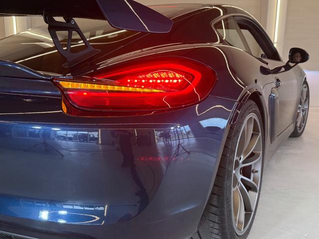 ケイマン ＧＴ４　右Ｈ　禁煙車　ポルシェ保証２０２７年４月　クラブスポーツＰＫＧ　スポーツクロノＰＫＧ　スポーツエグゾースト　ＰＣ記録簿　専用カーボンバケットシート　アルカンターラルーフライナー　ダークブルーメタリック（29枚目）