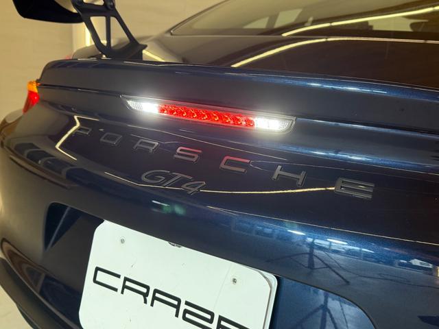 ケイマン ＧＴ４　右Ｈ　禁煙車　ポルシェ保証２０２７年４月　クラブスポーツＰＫＧ　スポーツクロノＰＫＧ　スポーツエグゾースト　ＰＣ記録簿　専用カーボンバケットシート　アルカンターラルーフライナー　ダークブルーメタリック（30枚目）