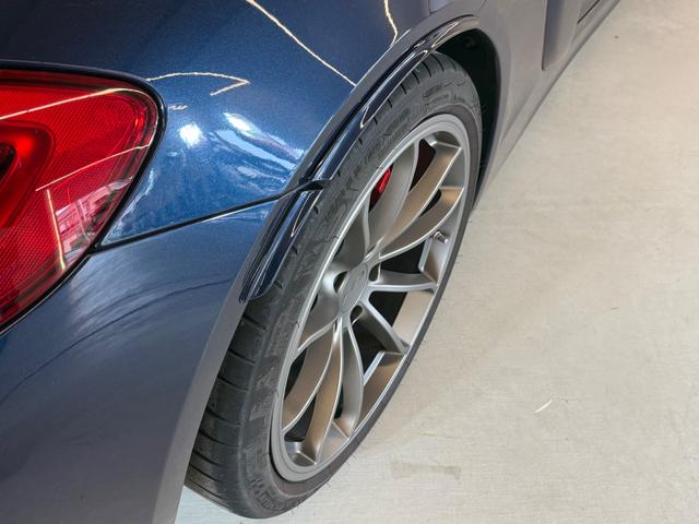 ケイマン ＧＴ４　右Ｈ　禁煙車　ポルシェ保証２０２７年４月　クラブスポーツＰＫＧ　スポーツクロノＰＫＧ　スポーツエグゾースト　ＰＣ記録簿　専用カーボンバケットシート　アルカンターラルーフライナー　ダークブルーメタリック（33枚目）