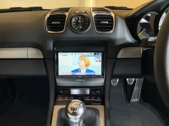 ケイマン ＧＴ４　右Ｈ　禁煙車　ポルシェ保証２０２７年４月　クラブスポーツＰＫＧ　スポーツクロノＰＫＧ　スポーツエグゾースト　ＰＣ記録簿　専用カーボンバケットシート　アルカンターラルーフライナー　ダークブルーメタリック（44枚目）