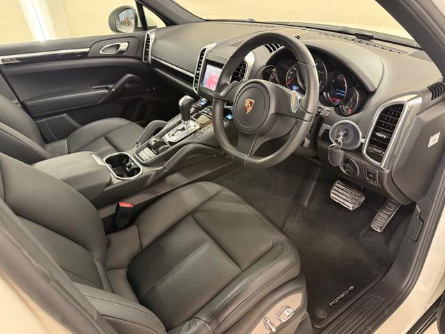 カイエン ベースグレード　１オーナー禁煙車　右ハンドル　オリジナルコンデション　サンドホワイト（2枚目）