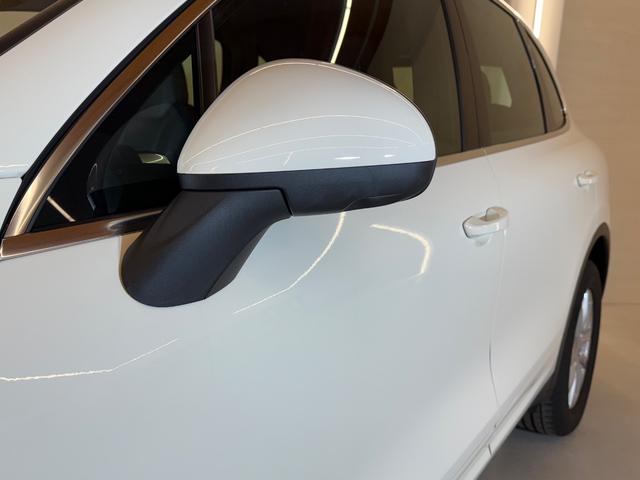 カイエン ベースグレード　１オーナー禁煙車　右ハンドル　オリジナルコンデション　サンドホワイト（4枚目）