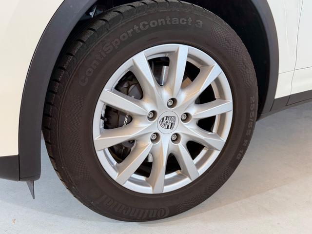 カイエン ベースグレード　１オーナー禁煙車　右ハンドル　オリジナルコンデション　サンドホワイト（10枚目）