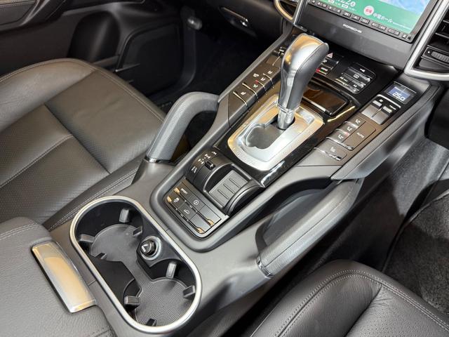 カイエン ベースグレード　１オーナー禁煙車　右ハンドル　オリジナルコンデション　サンドホワイト（22枚目）