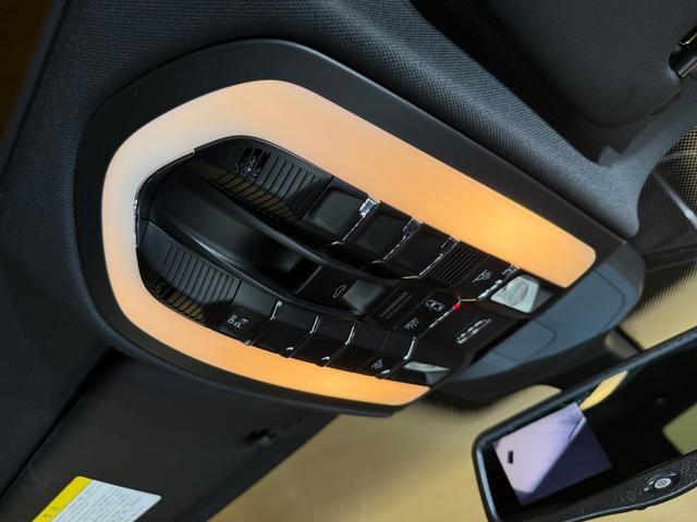 カイエン ベースグレード　１オーナー禁煙車　右ハンドル　オリジナルコンデション　サンドホワイト（28枚目）