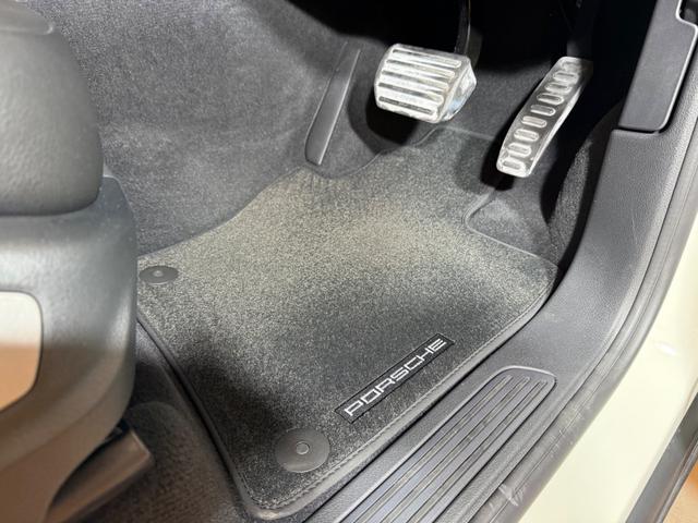 カイエン ベースグレード　１オーナー禁煙車　右ハンドル　オリジナルコンデション　サンドホワイト（30枚目）