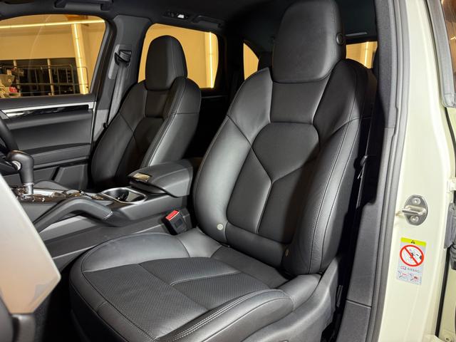 カイエン ベースグレード　１オーナー禁煙車　右ハンドル　オリジナルコンデション　サンドホワイト（32枚目）