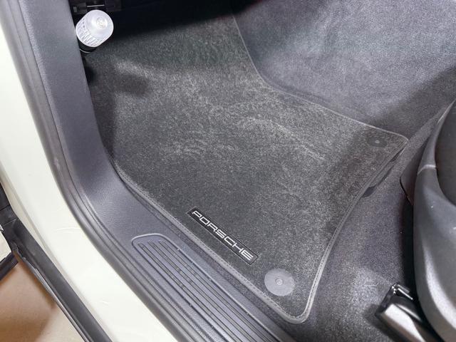 カイエン ベースグレード　１オーナー禁煙車　右ハンドル　オリジナルコンデション　サンドホワイト（36枚目）