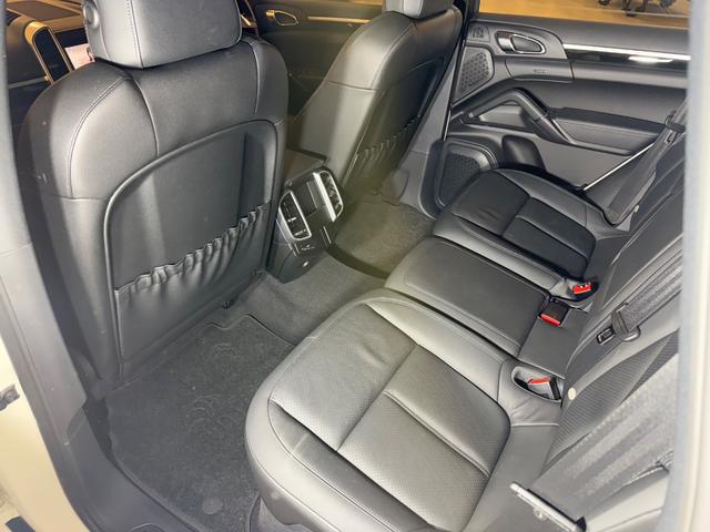 カイエン ベースグレード　１オーナー禁煙車　右ハンドル　オリジナルコンデション　サンドホワイト（38枚目）