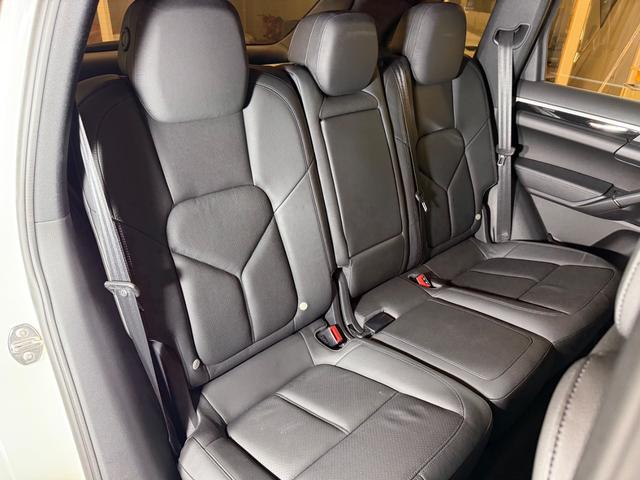 カイエン ベースグレード　１オーナー禁煙車　右ハンドル　オリジナルコンデション　サンドホワイト（48枚目）