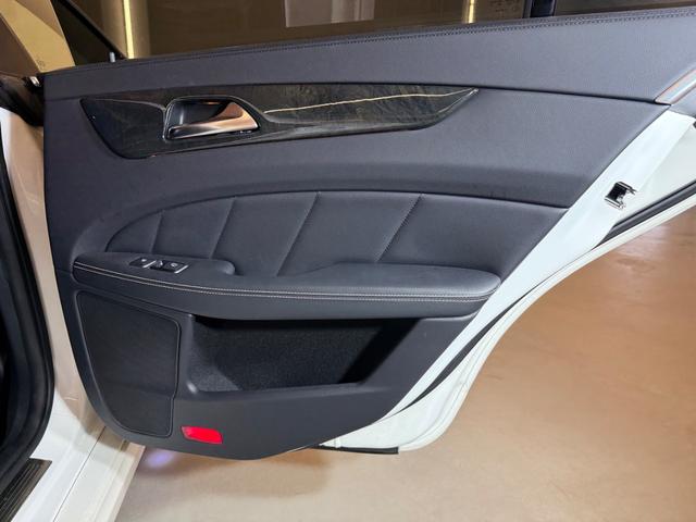 CLSクラス CLS350 AMGスポーツパッケージ 正規D車 BRABUSボディキット BRABUS MONOBLOCK20AW BRABUSエキゾースト ブラックレザーシート 左ハンドル(60枚目)