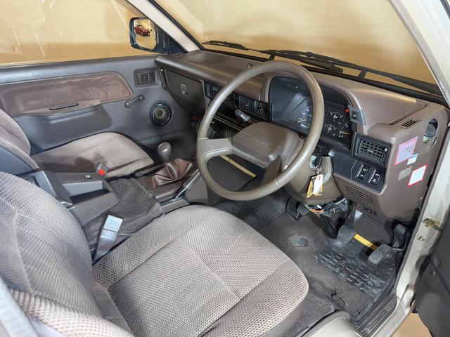 ライトエースワゴン ＧＸＬ　１オーナー　５万キロ　初年度昭和６３年１２月登録車　対面８人乗り　エアコン　足周り錆無し（31枚目）