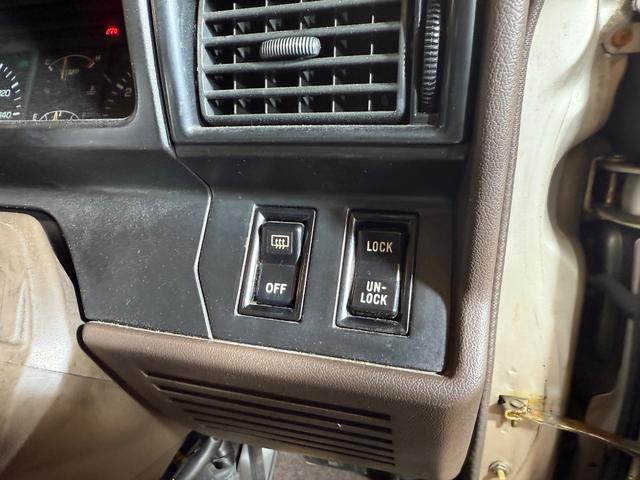 ライトエースワゴン ＧＸＬ　１オーナー　５万キロ　初年度昭和６３年１２月登録車　対面８人乗り　エアコン　足周り錆無し（38枚目）