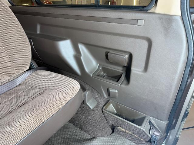 ライトエースワゴン ＧＸＬ　１オーナー　５万キロ　初年度昭和６３年１２月登録車　対面８人乗り　エアコン　足周り錆無し（48枚目）