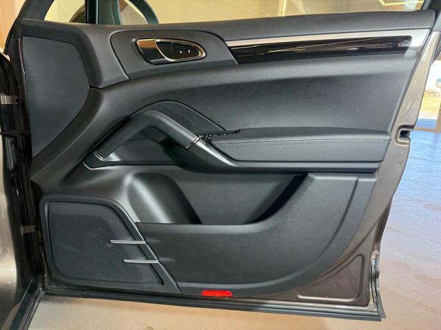 カイエン ベースグレード 1オーナー禁煙右ハンドル OP純正可変スポーツエグゾースト OPスポーツステア SR OP19AW 純正OPインナーブラックヘッドライト 天井新品交換 希少アーバンメタリック オリジナルコンデション(44枚目)